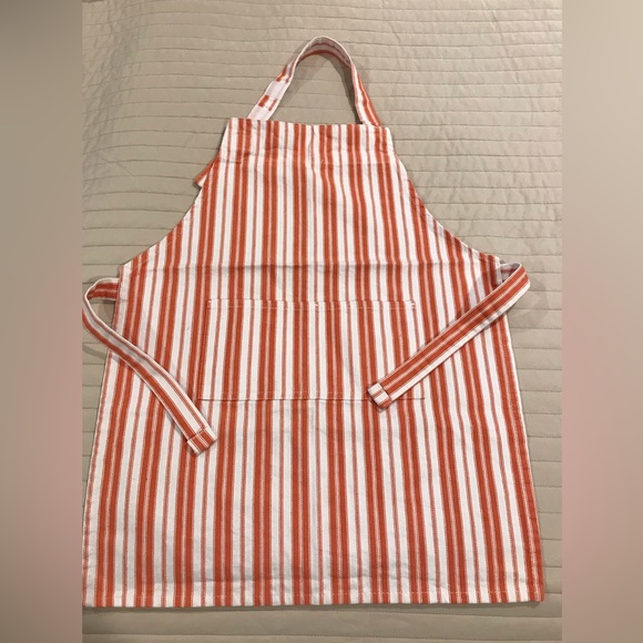 Williams Sonoma child’s apron - Picture 1 of 5
